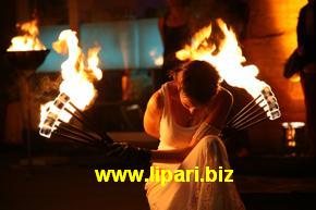 Stromboli, primo festival dei danzatori del fuoco