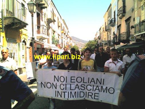 Lipari, corteo contro ogni forma di crimine