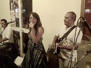 Francesca torna a cantare con i Liparayon