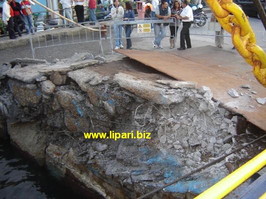 Lipari, nave Siremar contro il molo (video 1)