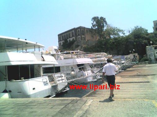 Lipari, le motonavi hanno operato a Sottomonastero