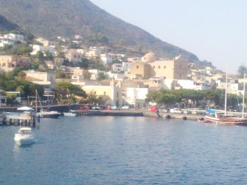 Santa Marina, divieto di sbarco per mezzi pesanti